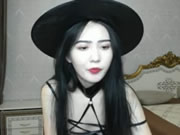 Koreanisches Mädchen tanzt und masturbiert